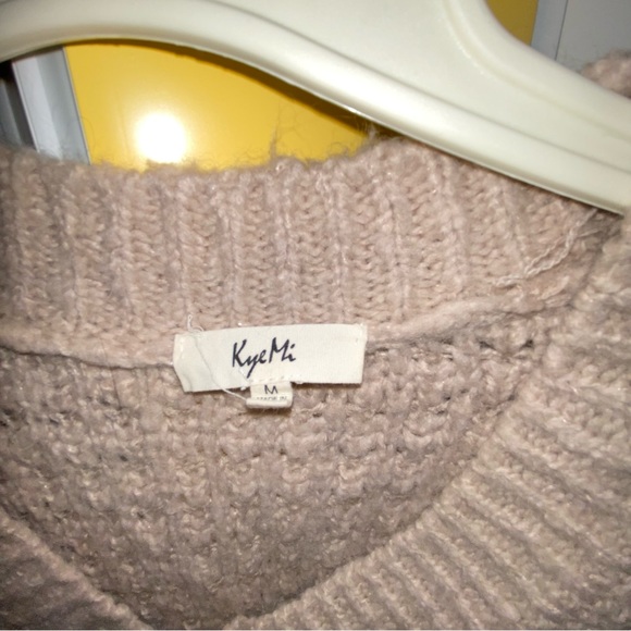 Kye Mi - loose knit v-neck sweater - Tan size medium - Picture 2 of 6